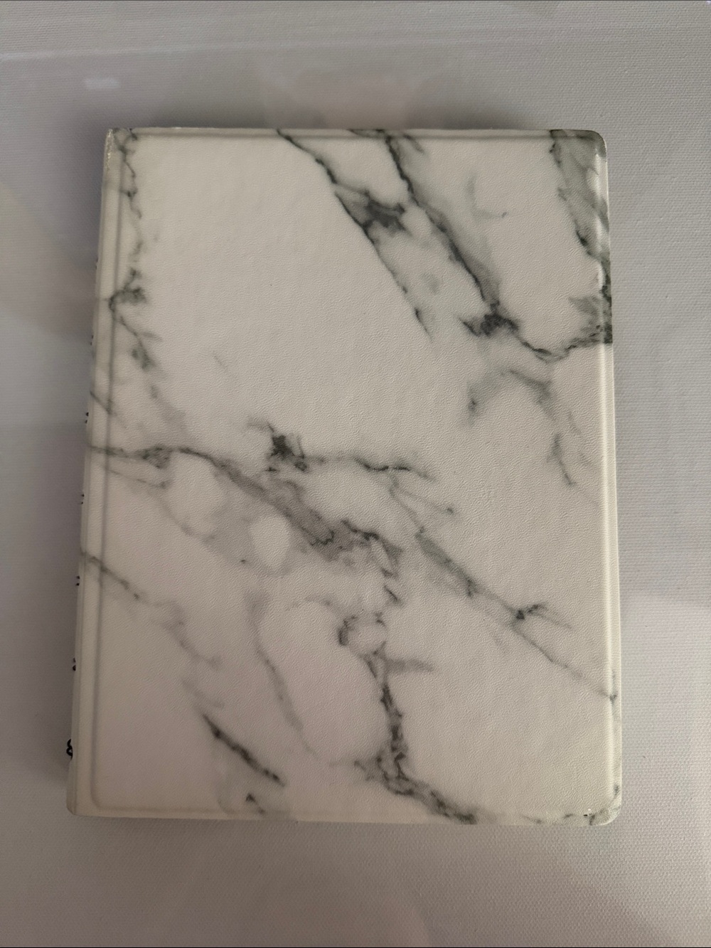 Filofax Refillable Marble-Print a5 size in White and Gray